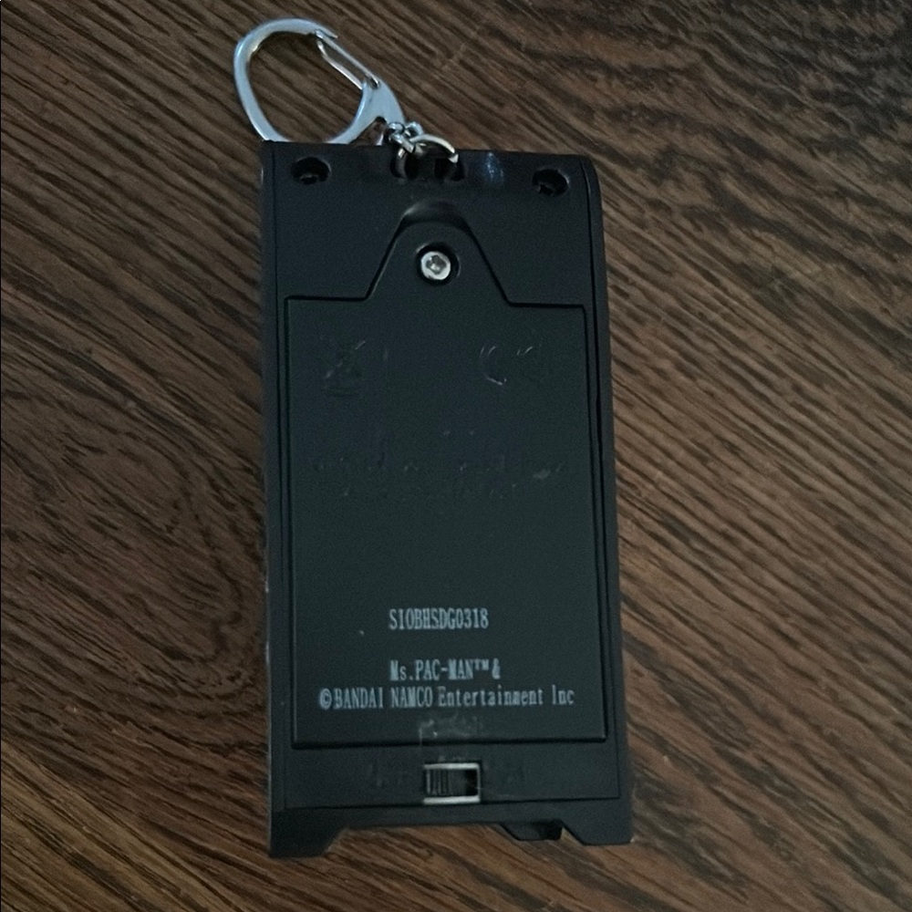 Ms Pac-Man Mini Arcade Console Keychain - Picture 6 of 10
